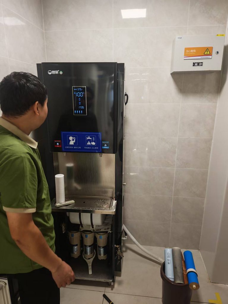 北京碧丽浩源净水设备销售中心为北京某科研单位更换碧丽饮水设备全套滤芯